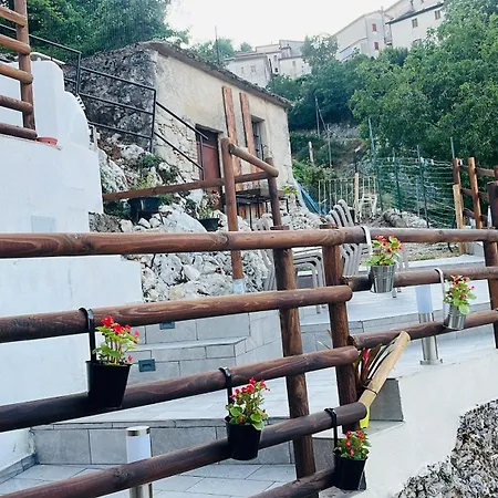 La Mansarda Di Apartment *